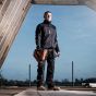 Scruffs Trade Tech Softshell | model in situatie
