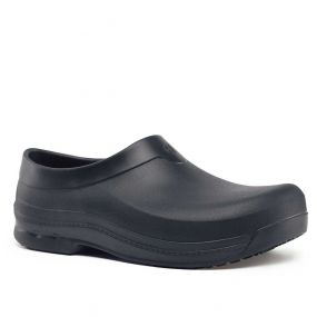 Shoes for Crews Radium, zwarte klompen voor zowel dames als heren met zeer goede antislip - driekwartsaanzicht | SKU 69578